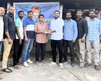 పీపుల్స్ యువసేన ఆధ్వర్యంలో సివిల్స్ అభ్యర్థికి ₹5,000 ఆర్థిక చేయూత