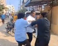 జిల్లా బీజేపీ అధ్యక్షునిపై కౌన్సిలర్ల దాడి: కౌన్సిలర్ మీనా సస్పెన్షన్ 