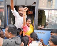 ఖమ్మంలో కల్వకుంట్ల కవిత అరెస్ట్ – మహిళా కానిస్టేబుళ్లు లేకుండానే అరెస్టుపై వివాదం