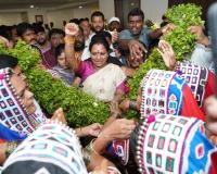 ఘనంగా కల్వకుంట్ల కవిత జన్మదిన వేడుకలు - గోధుమలతో భారీ చిత్రం, డాక్యుమెంటరీ విడుదల