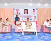 ఆధ్యాత్మిక వాతావరణంలో భక్తులు స్వామి వారిని దర్శించుకునేలా చూడాలి