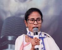 మెట్రో ఛానల్ వద్ద మమతా బెనర్జీ ధర్నా – సింగూర్ ఉద్యమం జ్ఞాపకాలతో ఎన్నికల సమరానికి సంకేతం