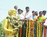 కాంగ్రెస్ ఆధ్వర్యంలో ఘనంగా పూలే జయంతి వేడుకలు