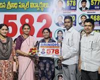 ఎస్ఎస్ఎస్సి లో578/600 మార్కులు సాధించిన పాలెపు హాసిని శర్మను అభినందించిన పాఠశాల యాజమాన్యం