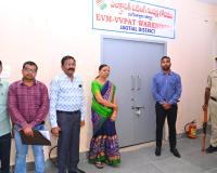 ఈవీఎం గోదాము  తనిఖీ  భద్రత ఏర్పాట్లు, సిసి కెమెరాల పనితీరులను పరిశీలించిన జిల్లా కలెక్టర్ బి. సత్యప్రసాద్