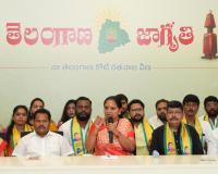 బండి సంజయ్ కుమారుడిపై లుక్ ఔట్ నోటీసులు జారీ చేయాలి: కవిత