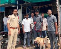 గొల్లపల్లి మండల కేంద్రంలో ట్రెయిన్డ్ డాగ్స్ నారకోటిక్ నిషేధిత గంజాయి మధిక ద్రవ్యాల  ప్రత్యేక తనిఖీలు 