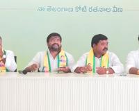 కవితపై విమర్శలు చేస్తే ఊరుకోం: టీఆర్ఎస్ నేతల హెచ్చరిక