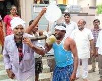కురుమ సంఘం ఆధ్వర్యంలో వర్షాలు సమృద్ధిగా పడాలని కోరుతూ కప్పతల్లి ఆటలు, ప్రత్యేక పూజలు