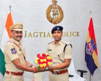 పదోన్నతి పొందిన ఎస్‌.ఐ వెంకటేశ్వర్లకు ఎస్పీ శుభాకాంక్షలు