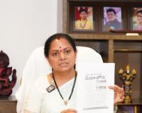 ఇంటిగ్రేటెడ్ స్కూళ్ల టెండర్లలో గోల్‌మాల్ చేసి మేఘా, కేఎంవీ సంస్థలకే సగం పనులు ఇచ్చారు – టీఆర్ఎస్ చీఫ్ కల్వకుంట్ల కవిత