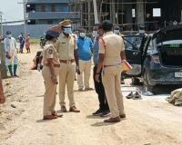 ఎల్కతుర్తిలో కారులో అనుమానాస్పద మృతదేహం కలకలం