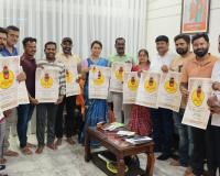 బీజేపీ జగిత్యాల నియోజకవర్గ ఇంచార్జ్ డా. బోగ శ్రావణి కి పోచమ్మ తల్లి బోనాల జాతర ఆహ్వాన పత్రిక అందజేత