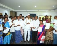 వెల్గటూర్‌లో 80 మంది లబ్ధిదారులకు రూ.25.56 లక్షల సీఎంఆర్‌ఎఫ్ చెక్కులు