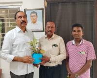 క్యాన్సర్ బాధితుడికి ఎమ్మెల్యే చేతుల మీదుగా ఆర్థిక సాయం: రిటైర్డ్ ఉద్యోగి శ్రీనివాస్‌కు ఎమ్మెల్యే ప్రశంస.!