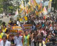 ఫీజు రీయింబర్స్‌మెంట్ బకాయిలు చెల్లించాలి: కల్వకుంట్ల కవిత