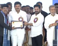ఉపాధ్యాయ దినోత్సవం సందర్భంగా సీఎం చేతుల మీదుగా అవార్డు స్వీకరించిన మల్యాల ప్రిన్సిపల్ శివరామకృష్ణ 