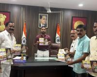 కలెక్టర్ చేతుల మీదుగా దుర్గామాత నవరాత్రి కరపత్రం ఆవిష్కరణ