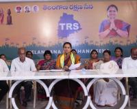 కొంగరకుర్దు భూములపై కాంగ్రెస్, బిఅరెస్ ల కబ్జా: కవిత ఆరోపణలు