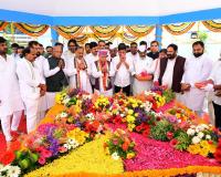 బాపూ ఘాట్‌లో గాంధీజీకి గవర్నర్ శుక్లా, సీఎం రేవంత్ రెడ్డి నివాళులు