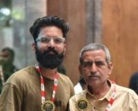 ఒకే వేదికపై తండ్రీకొడుకులకు భారత్ కళా పురస్కారాలు
