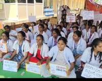 రేకుల షెడ్డులోనే వైద్య తరగతులా?
