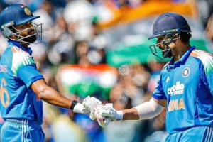 ఆస్ట్రేలియా–భారత్ రెండో ODI: రోహిత్ హాఫ్ సెంచరీతో భారత్ 264 పరుగులు