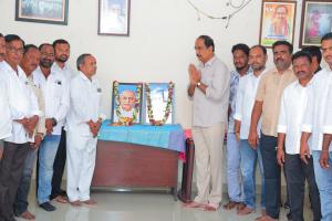 ఇందిరాగాంధీ, వల్లభాయ్ పటేల్ లకు ఎమ్మెల్యే  కాంగ్రెస్ నాయకుల నివాళులు