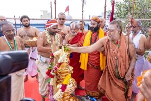 కొత్త గుడిలో భక్తులకు  దర్శనమిచ్చిన వెంకన్న స్వామి