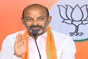 ప్రభుత్వ పాఠశాల విద్యార్థుల 10వ తరగతి ఫీజులు తానే చెల్లించనున్న ఎంపీ  బండి సంజయ్