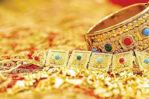 హైదరాబాద్‌లో బంగారం–వెండి ధరల్లో స్వల్ప మార్పులు