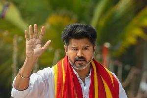 విజయ్ పార్టీ ప్రజా కార్యక్రమాల నియంత్రణకు రిటైర్డ్ పోలీసు అధికారుల శిక్షణతో వాలంటీర్ల బృందం