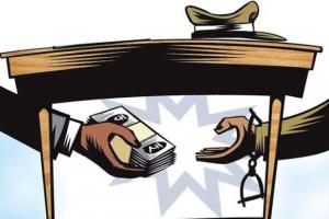 మహబూబాబాద్ జిల్లాలో రూ.10 వేల లంచం లంచం తీసుకొంటూ ఏసీబీకి దొరికిన వ్యవసాయ శాఖ అధికారి 