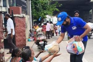 నిరాశ్రయులు, సంచార జాతులకు దుస్తులు పంపిణి