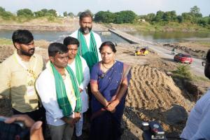 తరుణం బ్రిడ్జి వెంటనే పూర్తి చేయాలి: కల్వకుంట్ల కవిత