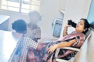 “టీచరమ్మ చిల్లర పనులు..!” – శ్రీకాకుళం జిల్లాలో బాలికలతో ఊడిగం - ఉపాధ్యాయురాలిపై గాంభీర ఆరోపడులు