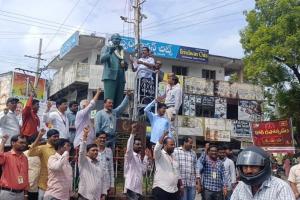 జిల్లాలో విద్యార్థుల స్కాలర్షిప్ జాప్యంపై ప్రైవేట్ కళాశాలల నిరవధిక బంద్ రెండో రోజు కొనసాగింపు