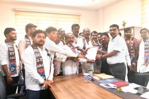 బిసి ల రిజర్వేషన్ల కోసం జాక్ నాయకుల వినతి 