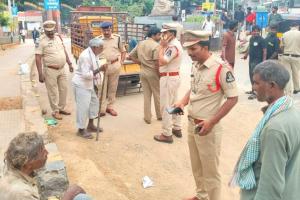 గాంధీ ఆస్పత్రి ఆవరణ నుంచి అనాథలను తరలించిన పోలీసులు