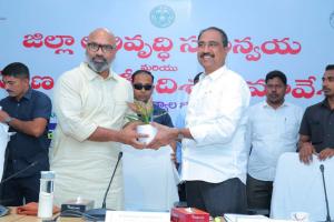 జగిత్యాల కలెక్టరేట్‌లో దిశా సమావేశం – ఎంపీ అరవింద్ కు ఎమ్మెల్యే డా. సంజయ్‌ ఆత్మీయ స్వాగతం