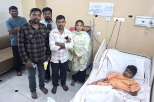 పిడుగుపడి ప్రాణాపాయంలో విద్యార్థి..   : రూ18లక్షల ఆర్థిక సాయం అందించి, ఆదుకున్న మంత్రి అడ్లూరి