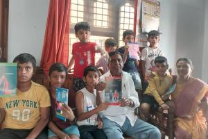 బాలల దినోత్సవం సందర్బంగా నోటుబుక్కుల పంపిణి