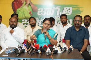 బీఆర్ఎస్‌కు సోషల్ మీడియానే తప్ప… క్యాడర్ లేదు: కల్వకుంట్ల కవిత