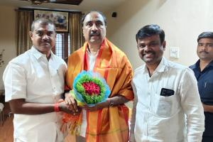  ఎమ్మెల్యేను  కలిసిన కరీంనగర్ అర్బన్ బ్యాంక్ ఛైర్మన్ 