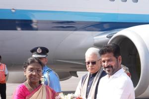 రాష్ట్రపతికి రేవంత్ రెడ్డి స్వాగతం