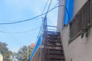 రోడ్డుపైనే అక్రమ నిర్మాణం... ప్రజావాణిలో ఫిర్యాదు