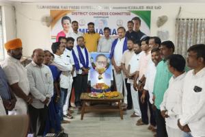 కరీంనగర్‌లో రాజ్యాంగ దినోత్సవం ఘనంగా – అంబేద్కర్ కు  కాంగ్రెస్ నేతల నివాళులు