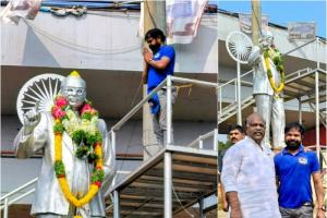 రాజ్యాంగ దినోత్సవం: అంబేద్కర్ కు నివాళులు