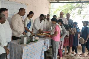 ఆశ్రయ గర్ల్స్ హోమ్‌లో అన్నదానం