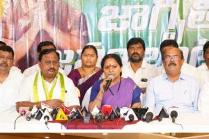 కళాకారులకు,కార్మికులకు అండగా ఉంటాం : కల్వకుంట్ల కవిత 